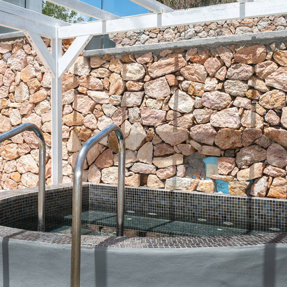 Iliada Odysseas Resort Santorini JACUZZI