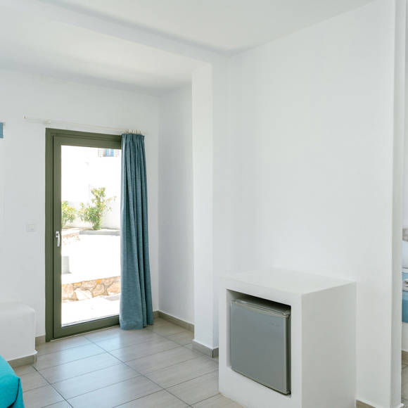 Omiros Hotel Santorini TRIPLE POOL VIEW 10